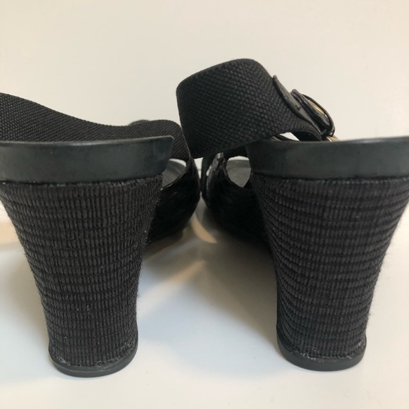 Rockport Black Sandals with Buckle EUC - Picture 5 of 10